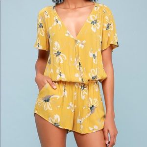 🌞ONEILL Womens Yellow Floral Romper Size S🌞